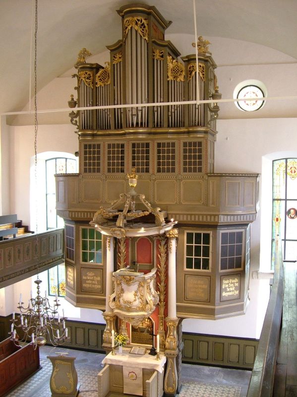 Servatiuskirche Rönsahl, Blick von Empore auf Orgel-Kanzel-Altar